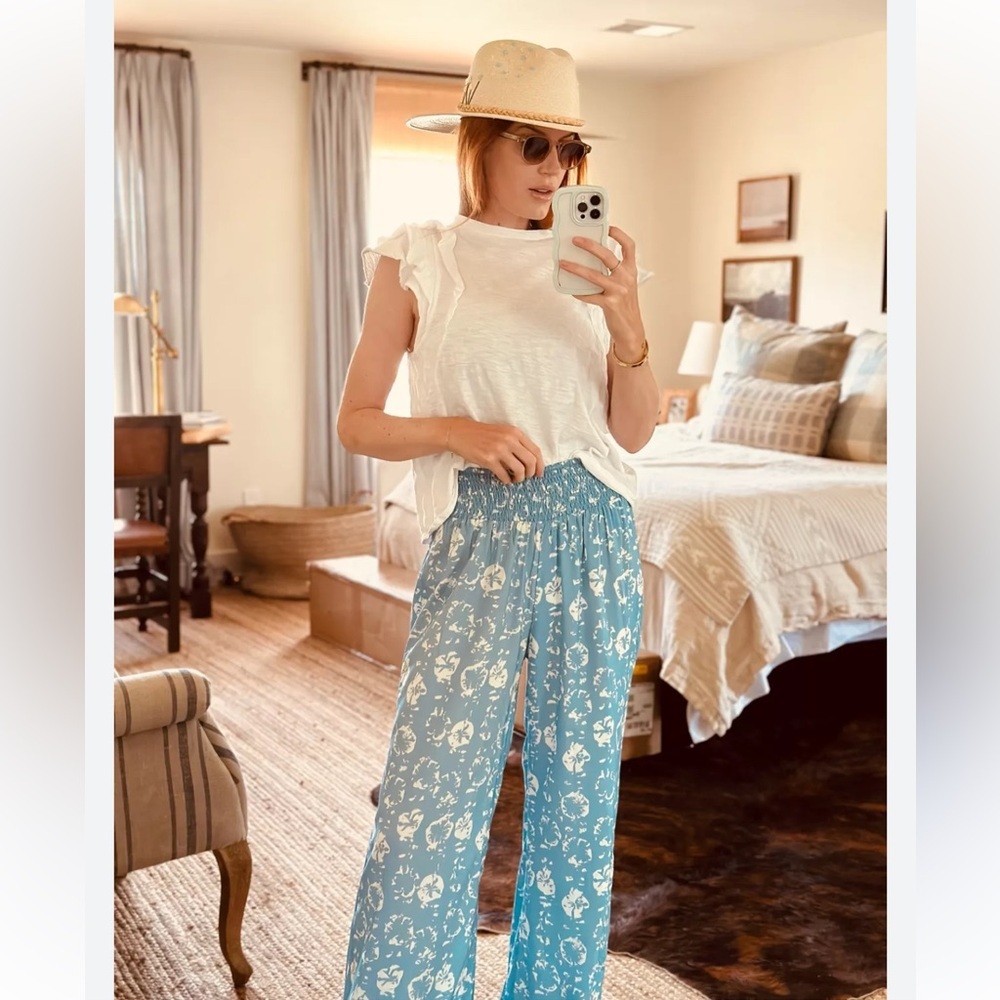 • Hermoza • Women’s Nora Wide Leg Pants Blue and White Print Small